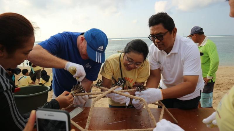 Penanaman 50 Struktur Karang di Kawasan Pariwisata 